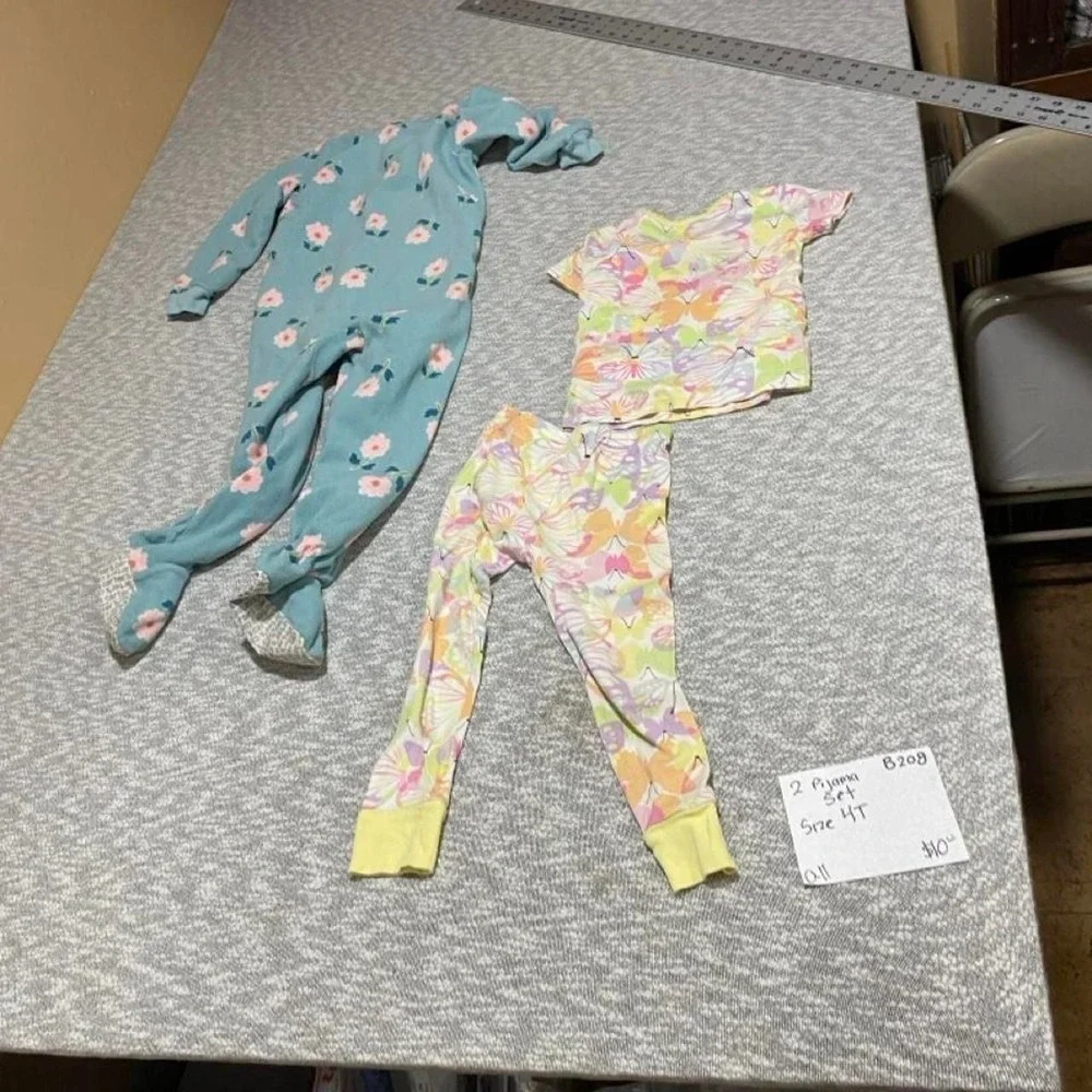 girl size 4 pajama bundle. SKU-B208